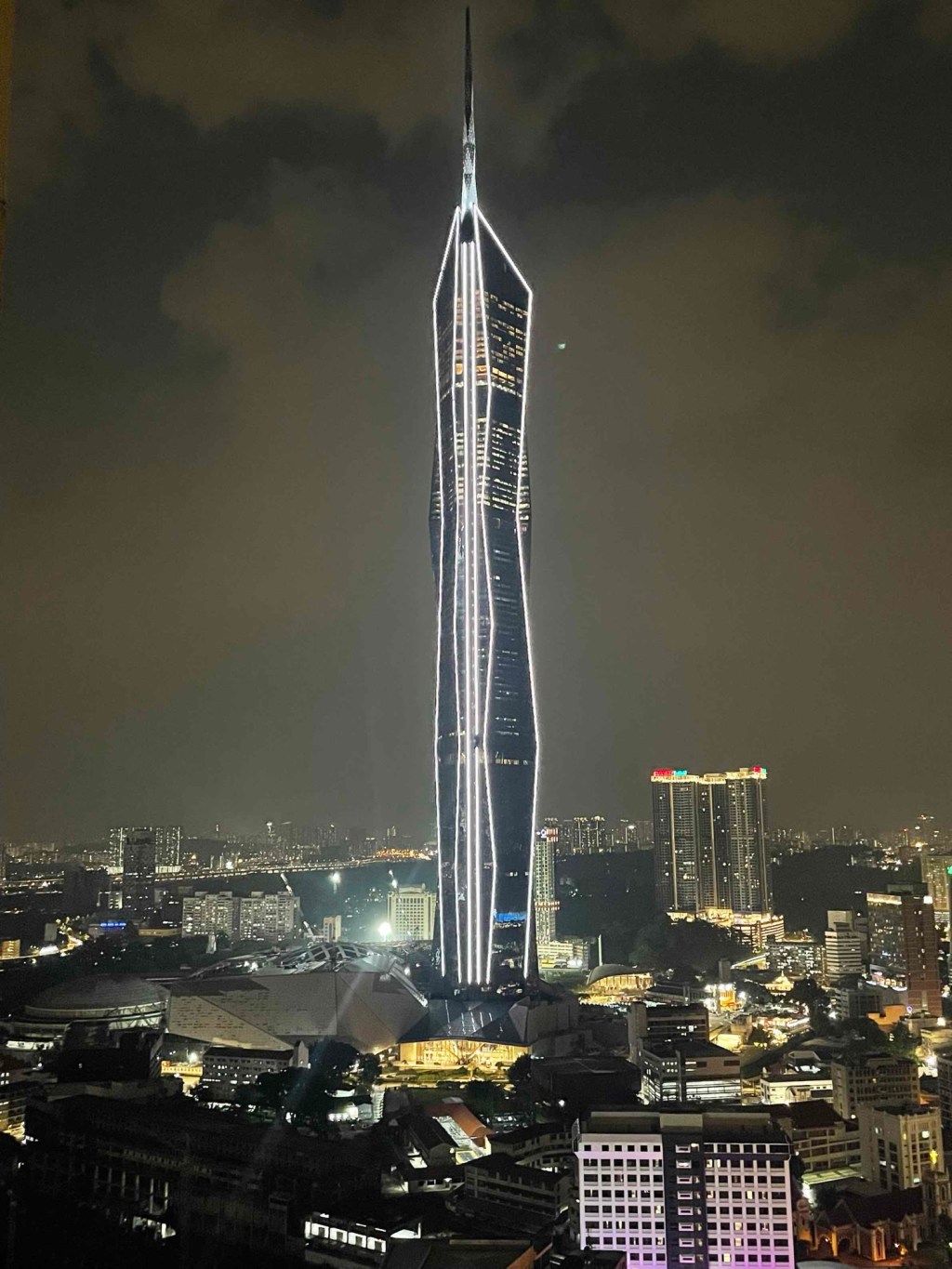 Von Changi nach Kuala Lumpur: Vom Weltklasse-Airport zu den Wolkenkratzerwänden der Metropole – From Changi to Kuala Lumpur: from the world-class airport to the skyscraper walls of the&nbsp;metropolis